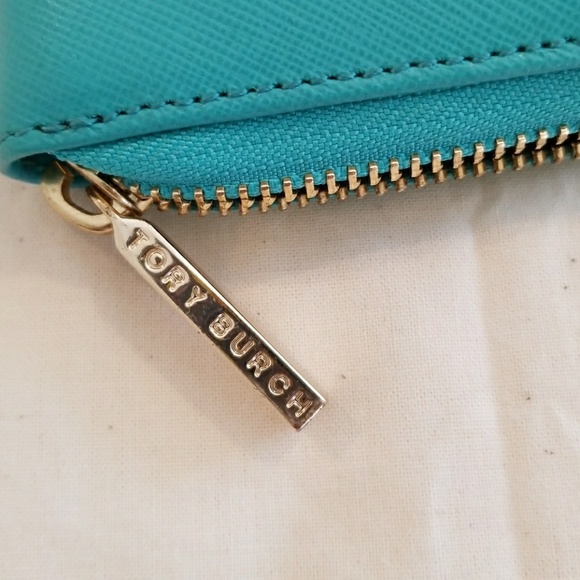 Tory Burch Mint Green Leather Robinson Wristlet - Picture 5 of 7